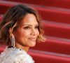 “Resplendissante”, “Trop vieille pour ça” : A 58 ans, Halle Berry danse en bikini et divise les internautes