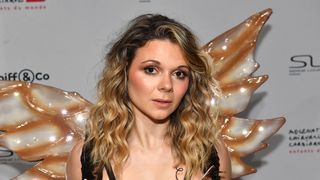 "Cela fait 20 ans que j'en ai" : cette influenceuse de 30 ans célèbre ses cheveux blancs en photos dans un post décomplexé et inspirant