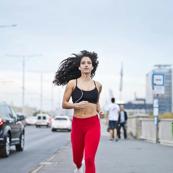 "Run like a girl" : Quand cette survivante d'un serial killer reprend cette trend tiktok et envoie un message de résilience aux femmes