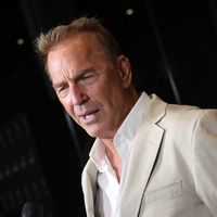 24 ans d'écart : ce couple de stars fait beaucoup réagir pour son quasi quart de siècle de différence, vous avez dit patriarcat ?