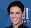 En interview, Theron témoigne : "On se connaissait par hasard avec Uma, mais je la connaissais surtout en vérité parce que j'étais une grande fan de son travail de comédienne, je la regardais travailler, et j'ai toujours voulu faire quelque chose avec elle", énonce-t-elle sur le plateau du late show très suivi de Jimmy Kimmel.