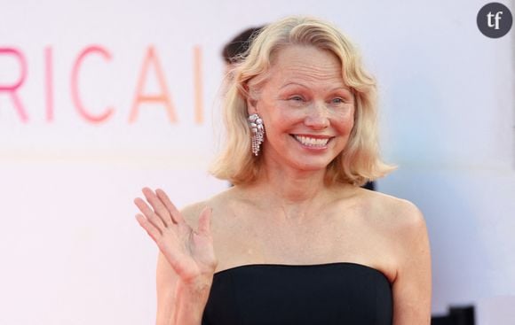 "Je vais tomber amoureuse encore et encore" : Pamela Anderson réagit aux accusations de faux couple avec Liam Neeson