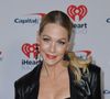 Jennie Garth pose avec sa fille pour sa remise des diplômes
Jennie Garth a partagé avec ses abonnés une photo touchante d'elle posant avec sa fille Fiona Eve. Cette dernière, née le 30 septembre 2006 de son union avec l'acteur Peter Facinelli, vient tout juste d'être diplômée du lycée Notre Dame à Los Angeles. La famille a pu célébrer ce joyeux moment. L'actrice de Beverly Hills a eu deux autres filles avec la star de Twilight : Luca Bella, née le 29 juin 1997 et Lola Ray, née le 6 décembre 2002.
Les fans de Jennie Garth ont tenu à féliciter la jeune Fiona. "Félicitations Fiona ! Je lui souhaite le meilleur dans tous ses projets futurs", écrit un abonné. "Félicitations à Fiona, et à toi aussi pour avoir élevé des filles aussi merveilleuses", commente un autre. "Félicitations Fiona, excellent travail et félicitations à Jennie, une journée très spéciale, tu peux être une maman fière", souligne encore un.