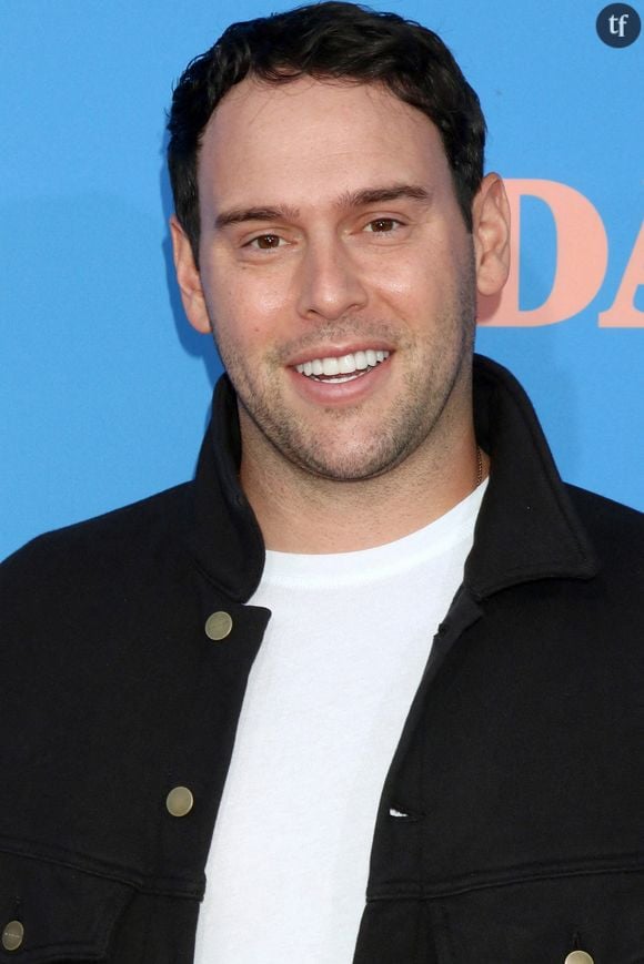 “Quelle honte !”, “Il a 50 ans!” : Sydney Sweeney en couple avec l’ennemi juré de Taylor Swift, Scooter Braun, elle se fait (encore) clasher