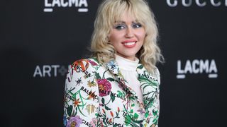 "Mais c'est quoi ce truc ?" : le petit ami de Miley Cyrus insulté sur les réseaux sociaux