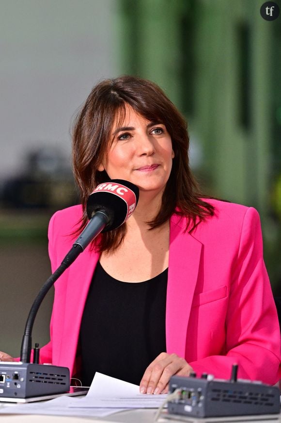 "Et ça ce n’est pas possible. Et encore une fois, jamais vous n’avez d’attaques de ce type sur les réseaux sociaux. Nous, bon bien sûr on se fait aussi attaquer parce qu’on est trop ceci, pas assez cela. Mais en plus, on a ce fardeau, entre guillemets, de notre genre. Et c’est ça aussi, le masculinisme, c’est de toujours te ramener à cette condition-là"