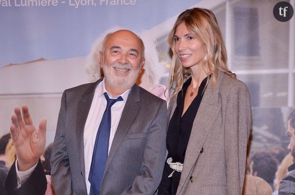 "Elle n'a pas 15 ans !" : Gerard Jugnot en couple avec Patricia Campi de 30 ans sa cadette, il se justifie en interview