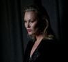 Kate Moss a démarré sa carrière de mannequin à l'âge de 14 ans, lorsque Sarah Doukas, fondatrice de Storm Management, l'a repérée dans un aéroport.