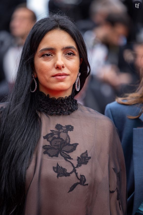 "Vive les lesbiennes !". De Hafsia Herzi à Vicky Krieps, la fierté lesbienne retentit enfin au Festival de Cannes au gré de projections particulièrement remarquées. Couleurs arc en ciel.