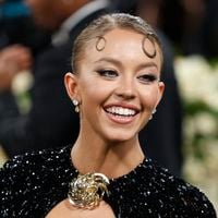 "Interdit aux moins de 18 ans" : Sydney Sweeney lance un savon créé avec de l'eau de son bain