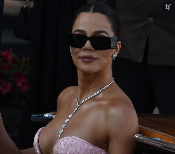 « Des animaux morts ? »,« L’argent n’achète pas la classe » : Khloé Kardashian affiche son look sexy de Noël… Et crée la polémique.