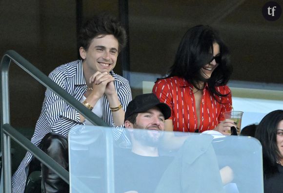 Aperçus en train de danser et de s’embrasser sur le son de Charli XCX dans le désert Californien pour Coachella, Kylie Jenner et Timothée Chalamet ont encore une fois suscité de nombreuses critiques de la part des internautes.