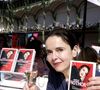 A 58 ans, la romancière célébrée Amelie Nothomb a même quitté des épousailles en mode Just Married (ou presque). C'est dire à quel point elle ne veut pas se lier ainsi. "Je suis partie, je me suis enfuie quelques jours avant le mariage, ce jeune était trop parfait pour moi, je l'ai quittée… je ne sais pas très bien pourquoi…", énonçait-elle à ce titre dans un tout récent podcast.