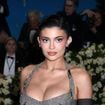 "Les deux amies les plus sexy" : Kylie Jenner et Hailey Bieber célèbrent l'amour entre femmes sur ces images hyper glamour et sororales
