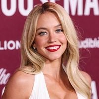Sydney Sweeney pose complètement nue sur cette Une qui l'immortalise en nouvelle Marilyn Monroe