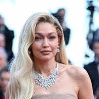 "C'est catastrophique", "Il manque quelque chose là !" : pourquoi cette Une de Vogue avec Gigi Hadid scandalise