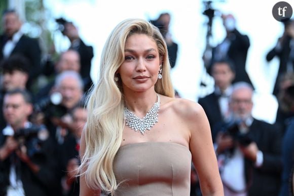 "C'est juste nul !", "Où est la diversité ?" : pourquoi cette Une de Vogue avec Gigi Hadid scandalise