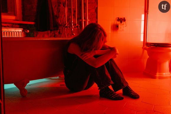 La jeune fille étant absente, son collège avait averti sa mère. Après avoir tenté de joindre sa fille et son ex-conjoint, chez qui l'adolescente était en garde alternée, la mère a finalement découvert les aveux du père sur son site internet.