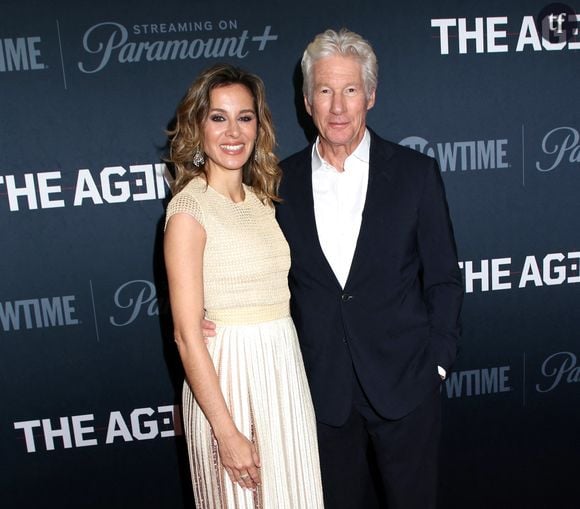 Il y a quelques jours, Richard Gere confiait son bonheur dans l'émission The Tonight Show Starring Jimmy Fallon. L'animateur lui demandait comment il allait, il répondait : "Au top du top. J'adore ma femme. Elle est incroyable, c'est une mère formidable. Les enfants sont en bonne santé, heureux. Il ne faut rien de plus."