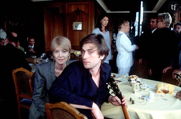 "Elle me manque beaucoup" : Thomas Dutronc rend hommage à sa "maman", avec beaucoup de pudeur