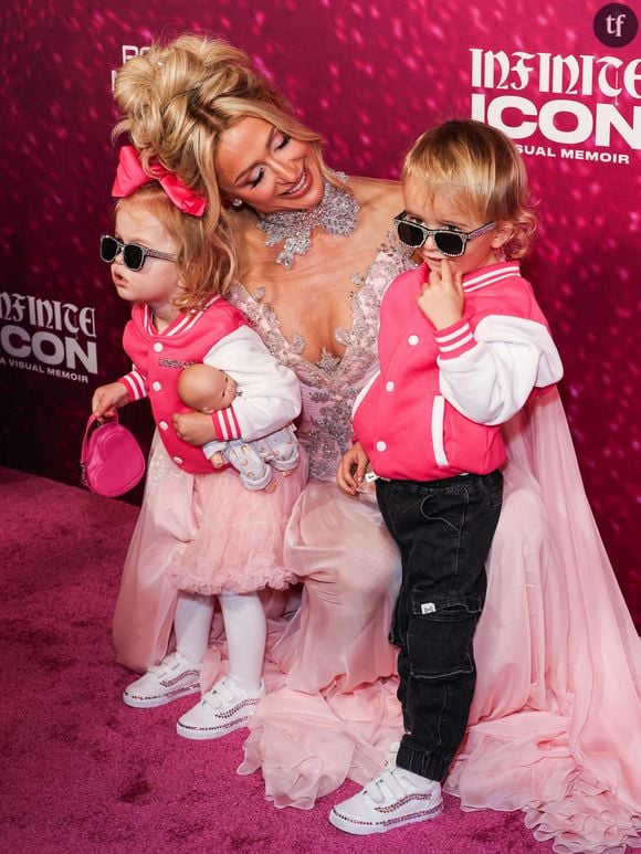 En outre, dans un précédent documentaire, This is Paris, diffusé en 2020, elle affirmait s’être sentie forcée à filmer la scène.