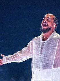 Harcèlement sexuel : Lara Fabian invite Slimane sur scène pour "résister", les internautes sont scandalisés