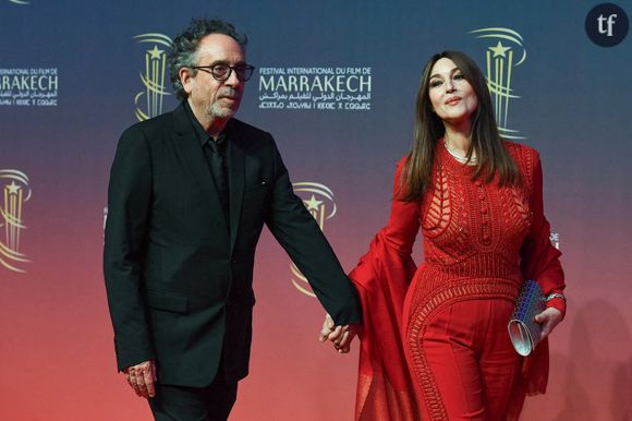 “Elle change de mec comme de culotte : Monica Bellucci séparée de Tim Burton, elle se fait attaquer par les haters