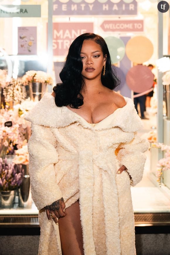 La musique, son rôle de maman, sa marque de lingerie... Rihanna alias "Riri" confie tout à Harpers Bazaar, l'espace d'un long portrait et d'une séance photos déjà légendaire.