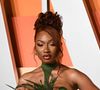 “Tellement hot”, “quel corps” : super sexy en bikini, cette chanteuse iconique défile sur le runway et met tout le monde d’accord