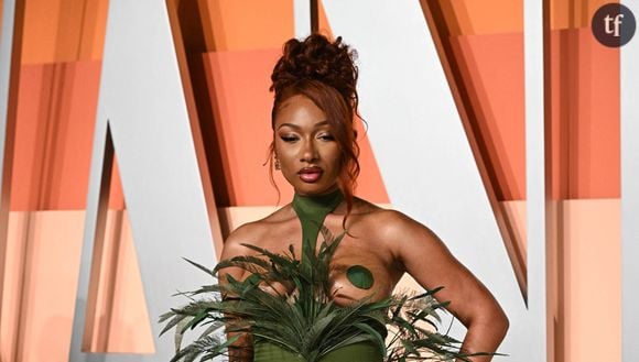 “Tellement hot”, “quel corps” : super sexy en bikini, cette chanteuse iconique défile sur le runway et met tout le monde d’accord