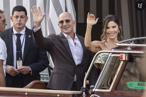 Parmi les A-listers qui ont reçu leur invitation pour le mariage, on retrouve la famille Kardashian-Jenner, Orlando Bloom - fraîchement séparé de Katy Perry - Tom Brady, Ivanka Trump, mais aussi Leonardo DiCaprio et sa petite amie de 27 ans, Vittoria Ceretti ou encore Oprah.