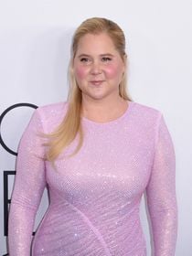 Amy Schumer pose en sous-vêtements sur ces photos hyper décomplexées et c'est un puissant geste body positive