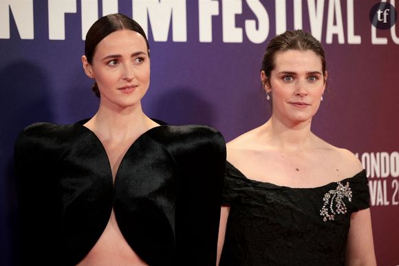 A savoir, le traitement par la presse américaine des actrices étrangères, ici, Norvégienne, qui aboutit toujours à la même question : pourquoi toujours sexualiser les comédiennes ? Et pourquoi les grandes actrices telle que Renate Reinsve doivent-elles forcément devenir des sex symbol ?