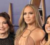 Jennifer Lopez a donné le coup d'envoi des American Music Awards 2025 avec une performance énergique, incluant un baiser remarqué échangé avec ses danseurs. Si cette scène se voulait sûrement audacieuse, voire inclusive, elle n'a pas du tout fait l'unanimité auprès des téléspectateurs qui n'y voient qu'une tentative "désespérée" de faire parler d'elle et l'accusent de queerbaiting.