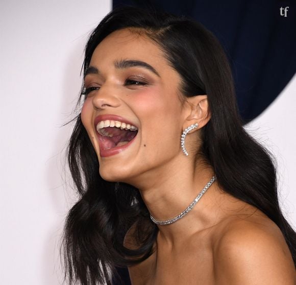 "Pourquoi être nue ?", “immonde” : Rachel Zegler, actrice du moment, tente la naked dress… Internet la rhabille pour les années à venir