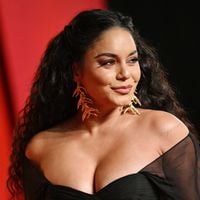"Elle n'a jamais été aussi belle et nature" : cette star culte des années 2000 enceinte et plus glamour que jamais sidère les internautes (et son amie Selena Gomez)