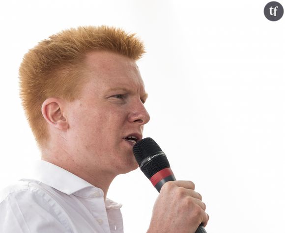 Tant et si bien que trois ans plus tard, Complément d'enquête a décidé de donner la parole aux exs soutiens du leader insoumis. Comme Alexis Corbière, et Raquel Garrido, deux anciens partisans de Jean-Luc Mélenchon. Témoignant ainsi : "Tout le monde avait honte... Tout le monde voyait bien que c’était contraire à nos principes..."