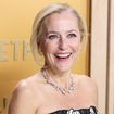 "Plus lumineuse que jamais", "Sexagénaire sexy" : Gillian Anderson déclare sa flamme aux Français à Cannes et sidère les internautes