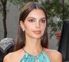 A l'affiche d'une série événement où elle côtoie Adèle Exarchopolous, l'influenceuse aux dizaines de millions de followers Emily Ratajkowski s'affiche dans son dernier diaporama... En tenue d'Eve. Sans le moindre vêtement, elle bronze tranquilement sur une chaise longue. Forcément, les réactions de relous olympiques se multiplient. Et les machos redoublent de beauferie.