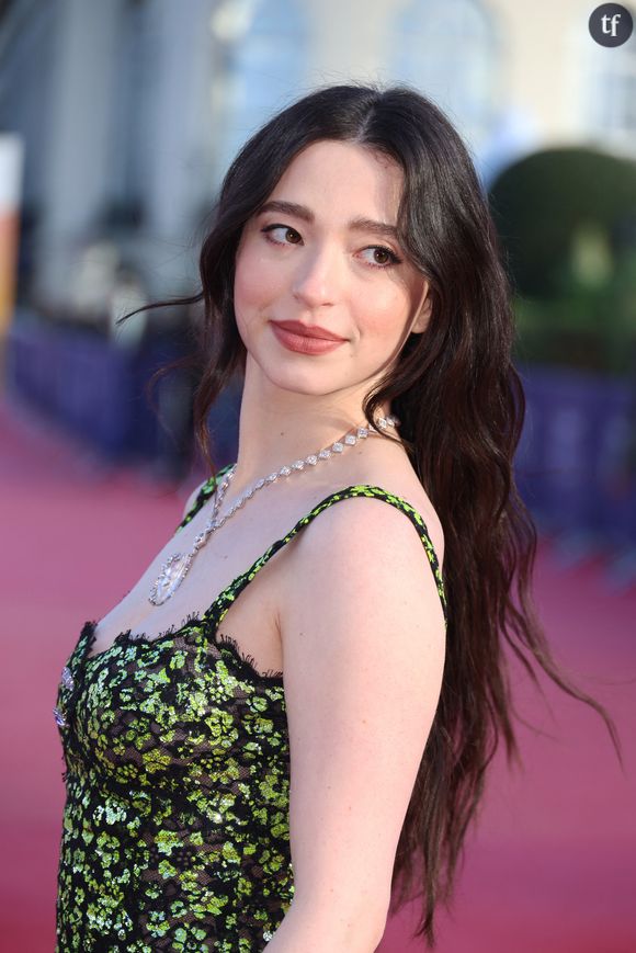 Elle dédie chacune de ses récompenses aux travailleuses du sexe. Profession qu'elle représente dans Anora, Palme d'or et grand gagnant des Oscars, cérémonie où elle vient d'être Meilleure actrice. Mikey Madison a encore une fois tenu à rendre hommage aux femmes marginalisées.