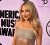 Trop libre dans son corps, ses looks, sa sexualité et son art, Sabrina Carpenter  éveille le sexisme des internautes. La reine des Grammys est victime de body shaming.