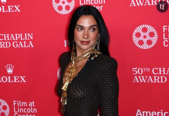 “Si canon”, “iconique" : Dua Lipa pose en micro-bikini et dévoile ses abdos sculptés, internet s'enflamme