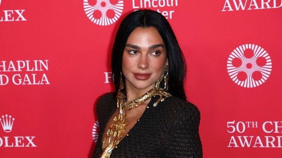 “Si canon”, “iconique" : Dua Lipa pose en micro-bikini et dévoile ses abdos sculptés, internet s'enflamme