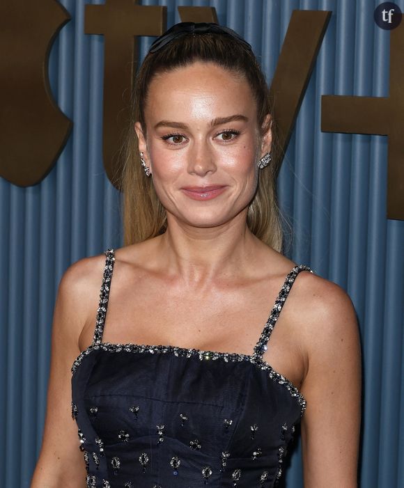 "Hyper sexy", "La justicière qu'on mérite", "Elle passe sa meilleure vie là", "Elle a bien raison de profiter", "Solaire", "On adore la voir heureuse comme ça", se réjouissent ses aficionados, qui se comptent par millions.