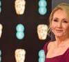 Le 17 avril, sur Twitter, l'autrice de la saga Harry Potter a publié une photo d'elle la montrant entrain de fumer un cigare, un cocktail à la main. "J'aime quand un plan se déroule comme prévu", a-t-elle écrit en légende de sa publication.
