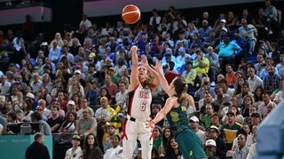 "Ignoble misogynie" : des sextoys balancés sur des basketteuses professionnelles en plein match