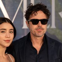 "C'est sa fille ?" : la différence d'âge entre cet acteur et sa petite-amie fait polémique