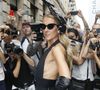 "Un moment de grâce au cœur de l'un des trésors les plus intemporels de France : l'Opéra de Paris. Histoire, beauté et art réunis sous un même toit à couper le souffle.", écrit Céline Dion