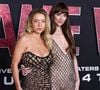 "On voit tout", "Ca se voit qu'elle est célib de nouveau". Dakota Johnson est plus radieuse que jamais chez Jimmy Fallon. Cependant son aura hyper glamour au sein du late show réveille les porcs.