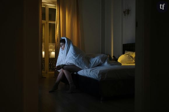 Toute activité non liée au sommeil est associée dans votre cerveau à un signal d'éveil. On réserve donc son lit au sommeil et aux rapports sexuels.